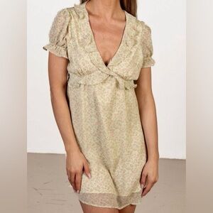 Love Tree NWT Sz Sm Chiffon Green Floral Ruffle Mini Dress V-Neck Short Sleeve